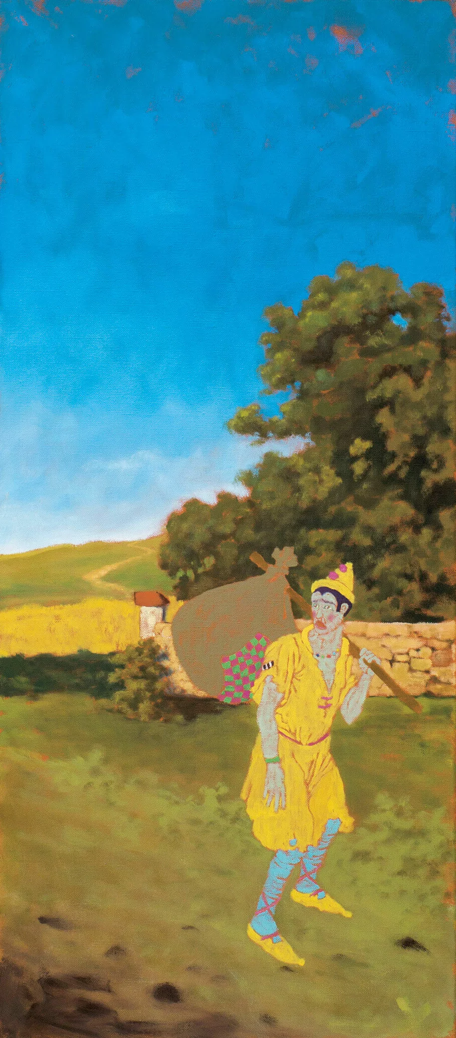 Figur in gelber Kleidung mit Sack über der Schulter wandert durch eine weite, sonnige Landschaft unter blauem Himmel.